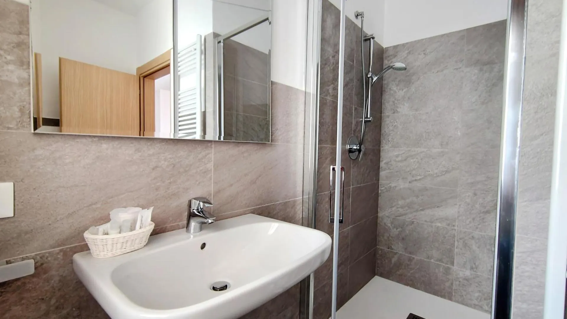 Hotel Da Marco Vigo di Cadore 3*,  Italy